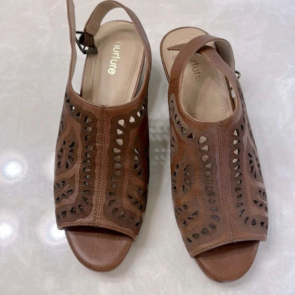 Two Tone Brown Heels - Picture 4 of 4